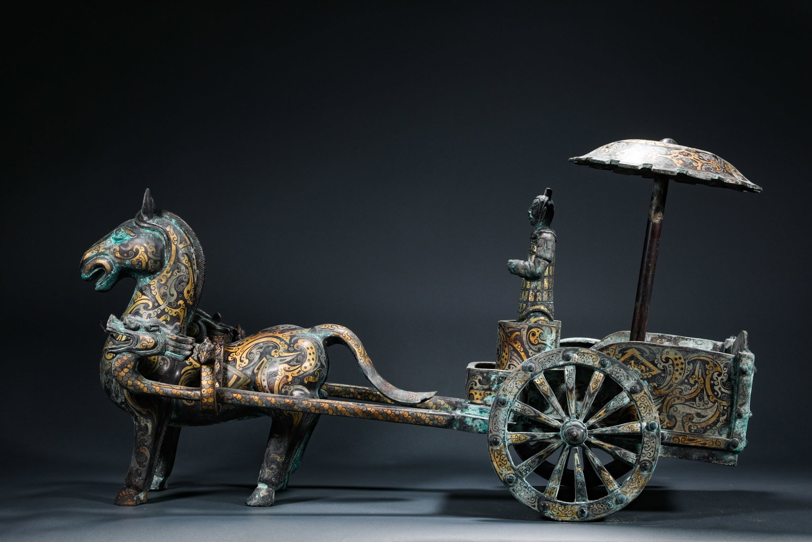 BRONZE CUO GOLD AND SILVER CHARIOT FIGURES OF THE QIN DYNASTY: H: 36cmW: 62cmWeight: 11300g