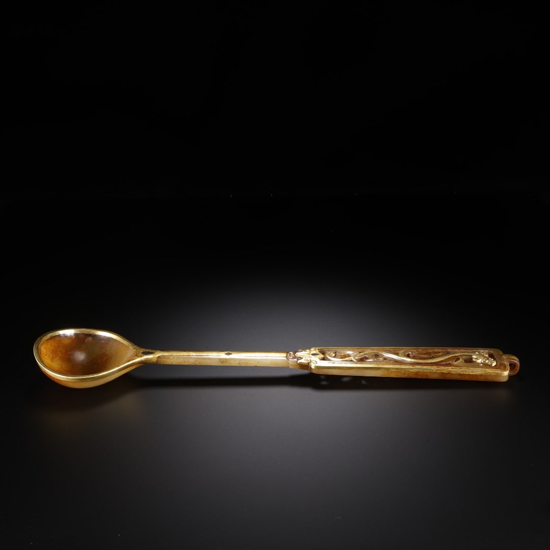 HAN HETIAN JADE WITH GOLD INLAID HOLLOWED-OUT CHILONG JADE SPOON: Long: 28cm(11.02in), Width: 5.6cm(2.20in), Height: 2.5cm(0.98in), Weight: 118g (0.260lb)Crafted from antique jade with natural patina and mellow surface. The spoon bowl is edged with gold. The long ha