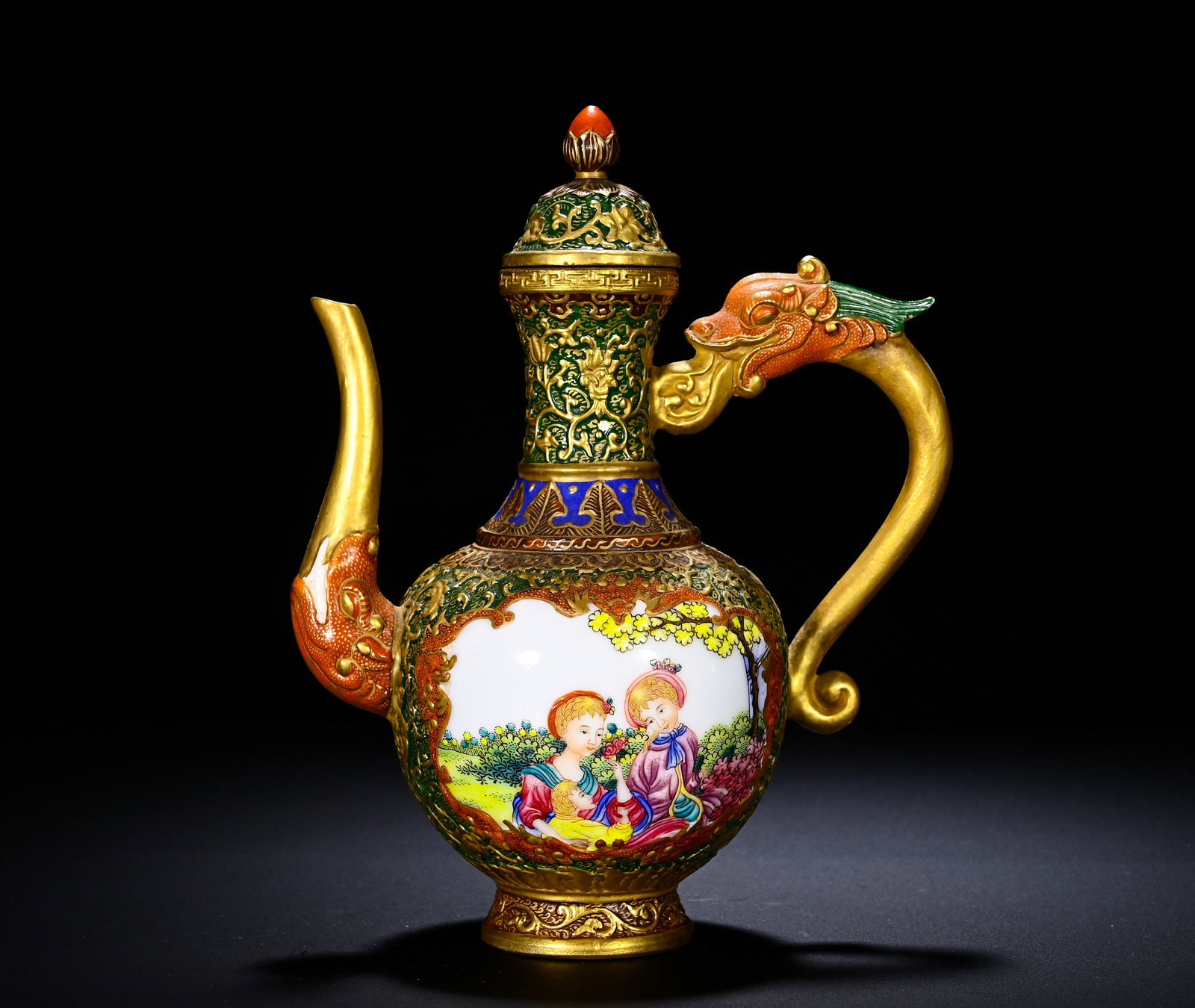 A GILDED, CARVED AND POLISHED WESTERN FIGURE VASE FROM THE QIANLONG PERIOD OF THE QING DYNASTY: Height: 19cm(7.48in), Width: 13cm(5.12in)Elegantly?shaped ewer with fully gilded spout and dragon?head handle. The gilded cover is carved with scrolling florals and surmounted by jewel?style finial. N