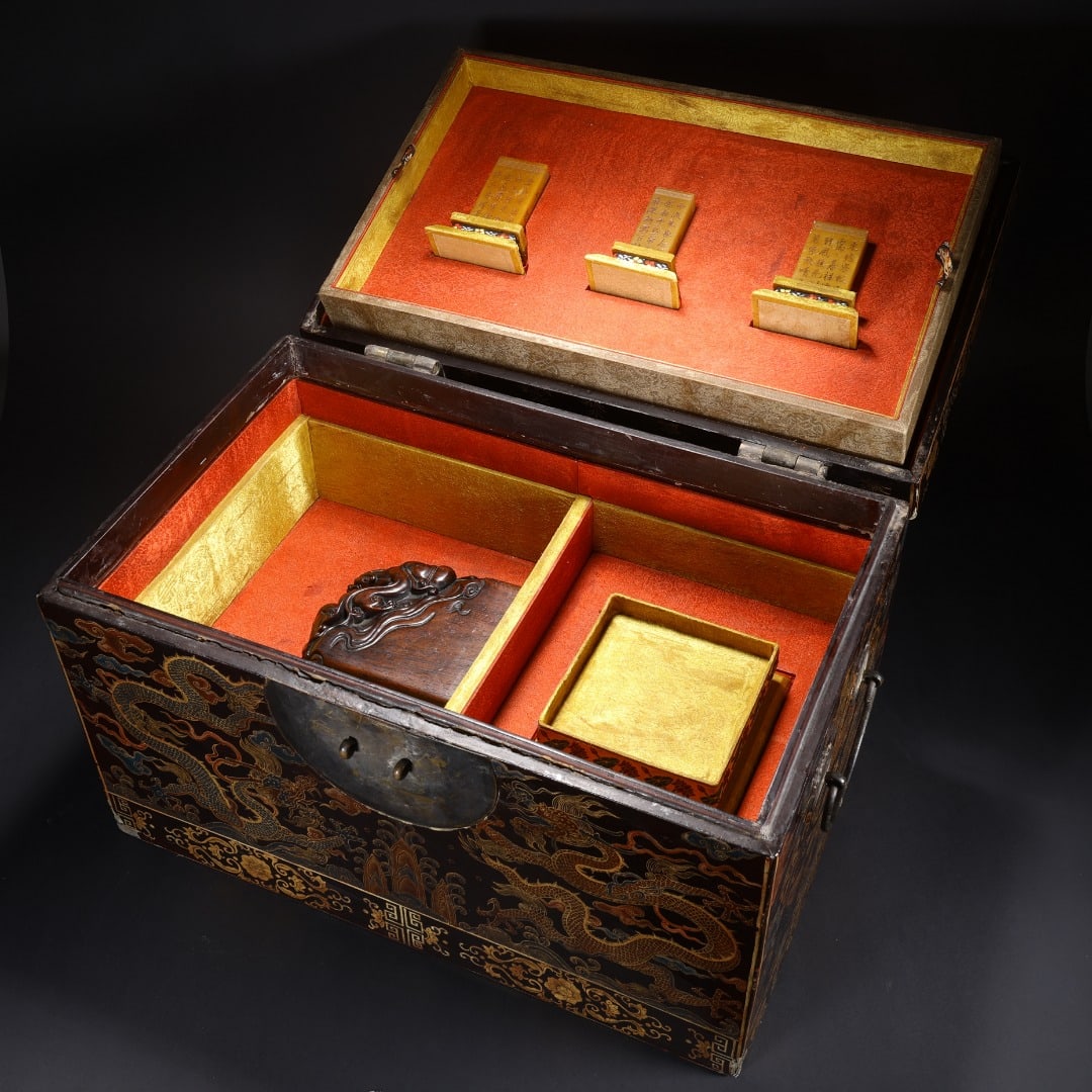 QING DYNASTY WOODEN GROUND TREASURE SEALS AND THREE-SIDED SHOUSHAN STONE SEALS: One: Length: 3.6cm(1.42in), Width: 1.9cm(0.75in), Height: 6.3cm(2.48in);three seals total Weight: 311g(0.686lb);wooden seal: Length: 10.4cm(4.09in), Width: 9.7cm(3.82in), Height: 13.7cm(5.39in), Weigh