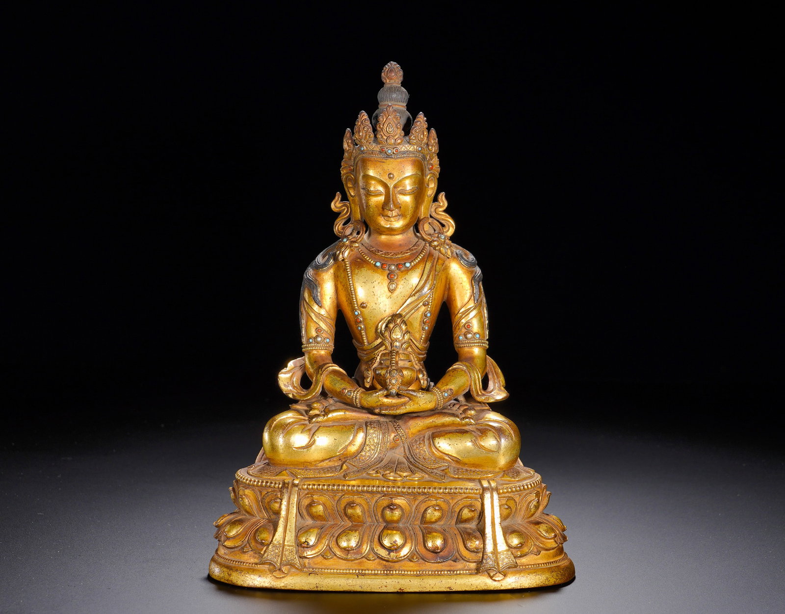 A GILDED BRONZE SITTING STATUE OF THE BUDDHA OF INFINITE LIFE FROM THE QING DYNASTY (1 of 10)