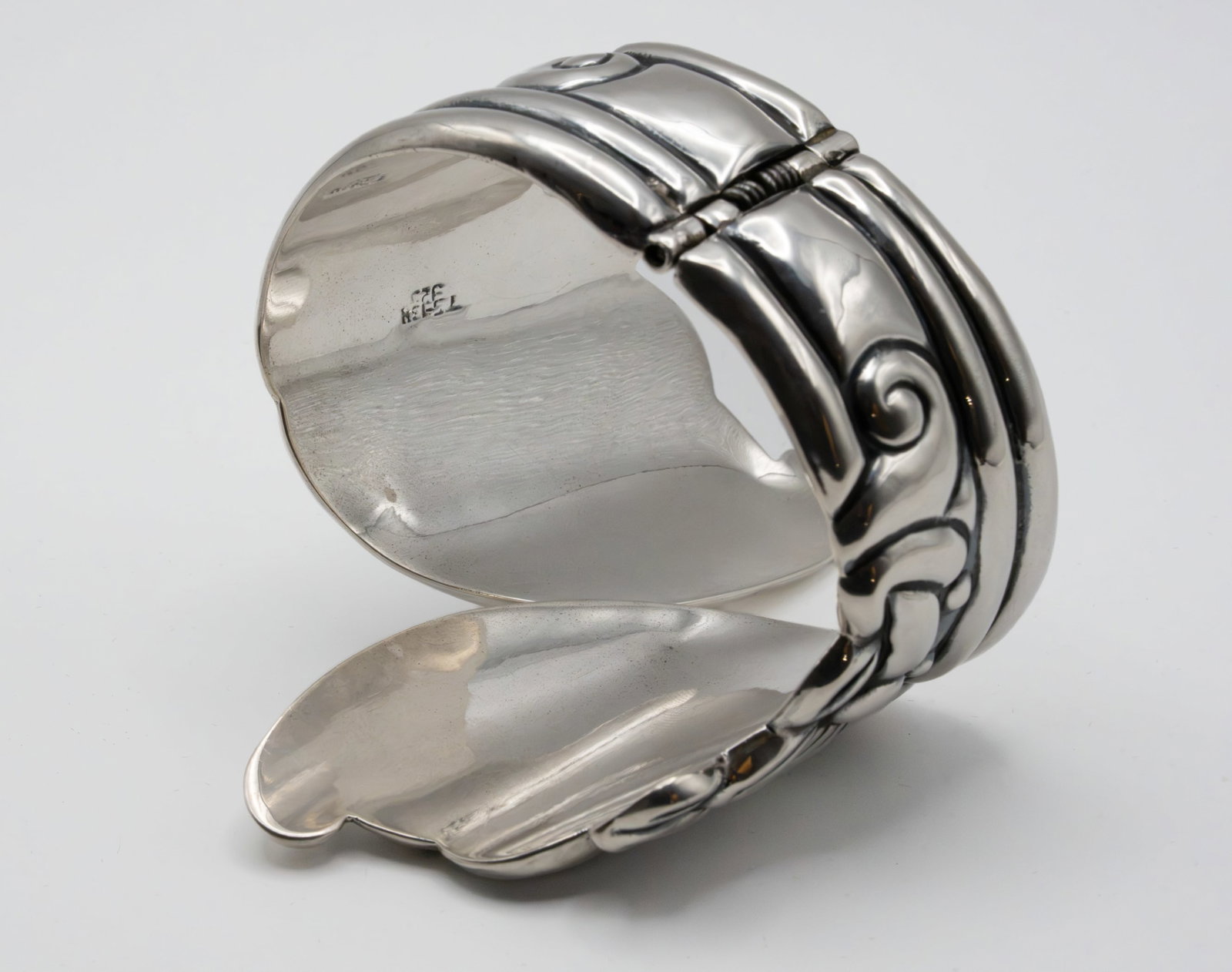 Solid Sterling Hinged Bypass Cuff - 3