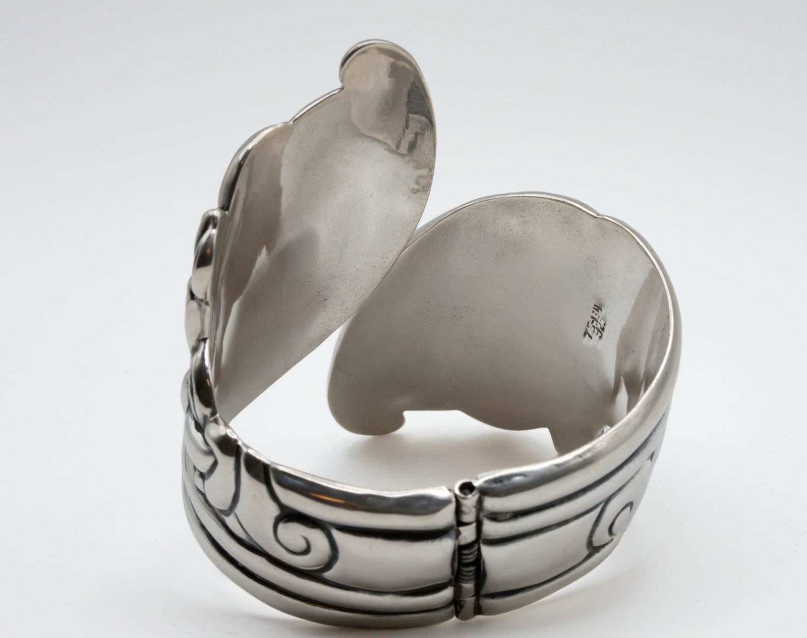Solid Sterling Hinged Bypass Cuff - 4