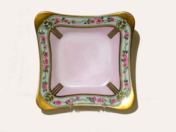 Hutschenreuther Selb Bavarian Dish ca. 1913: Hutschenreuther Selb Bavarian hand painted dish signed F. Christian May 1913. Hand painted pink flowers with gold trim. Minor wear to gold on corners. No chips, cracks or hairlines. Square 9" x 9" and