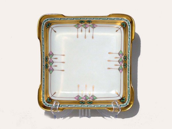 Early Pickard China Art Deco Pattern: Pickard Serving Dish Art Deco Pattern. Gold maple leaf on back with black stamp. Excellent condition. Measures 7" x 7".