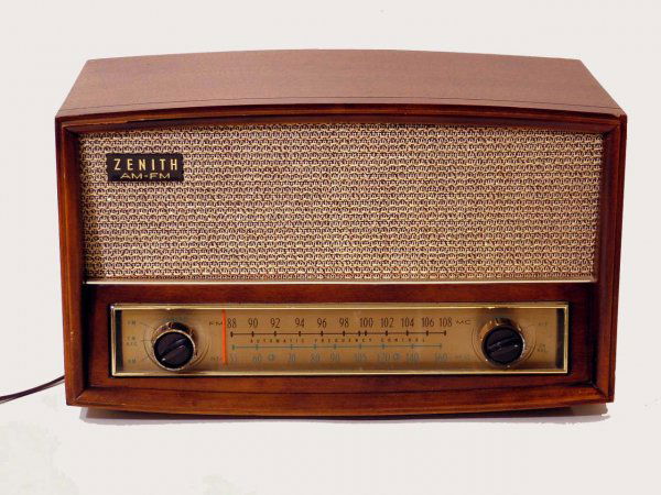 Zenith Long Distance Radio Wood Case: Zenith Long Distance AM/FM Radio in wood case, in working order.