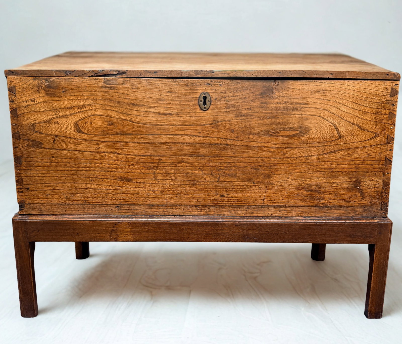 Antique Georgian Style Oak Chest on Stand: Antique Georgian Style Oak Chest on Stand, the hinged top opena to large storage compartment with two brass handles on either side. Condition: Items shows wear consistent with age and use. See photos 