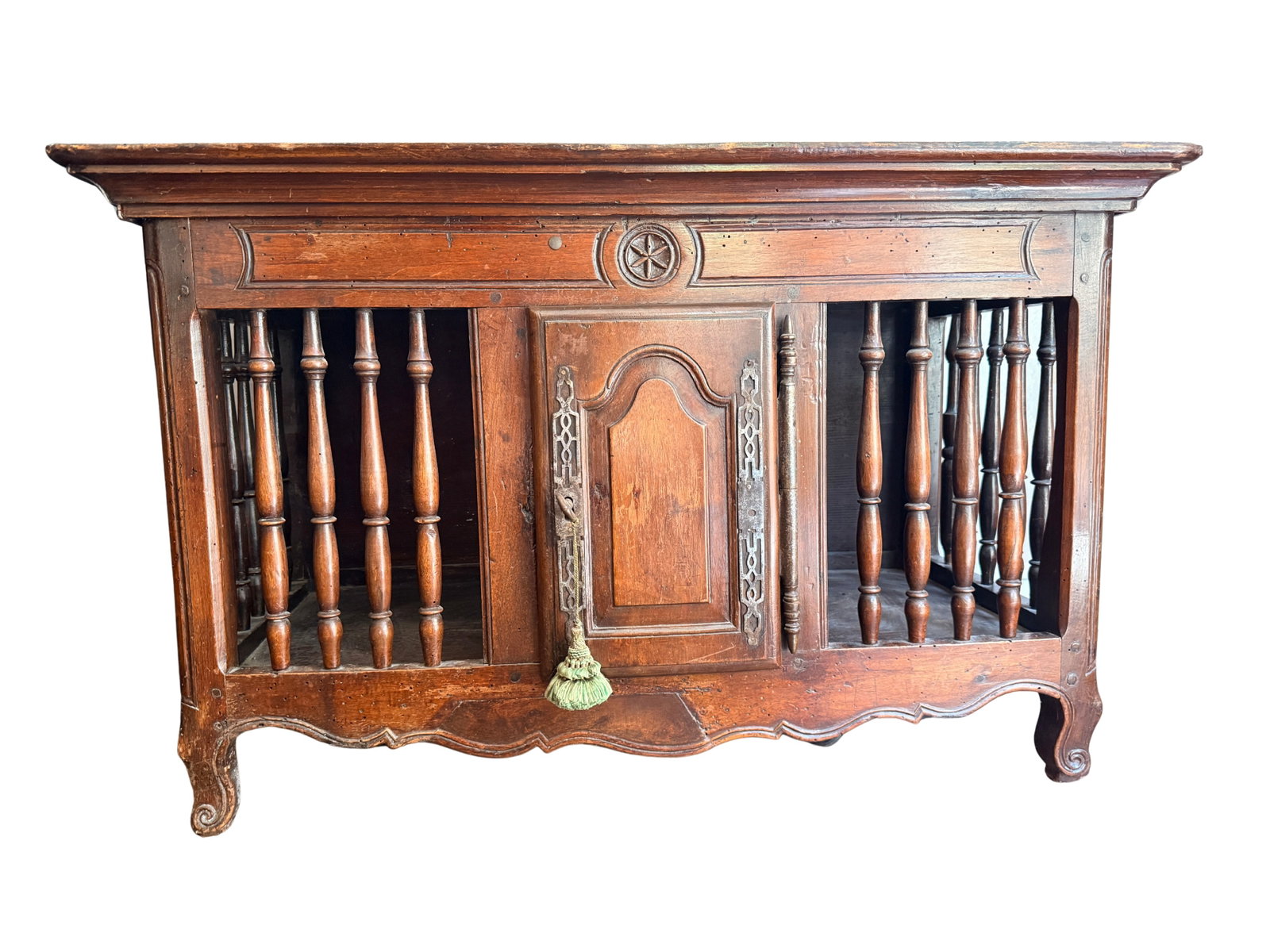 Antique French Panetiere, Early 19th Century: Antique French Panetiere With Original Wall Fittings, Early 19th century. This French elaborately carved 19th century panetiere features a straight top over a central cupboard door flanked by spindles