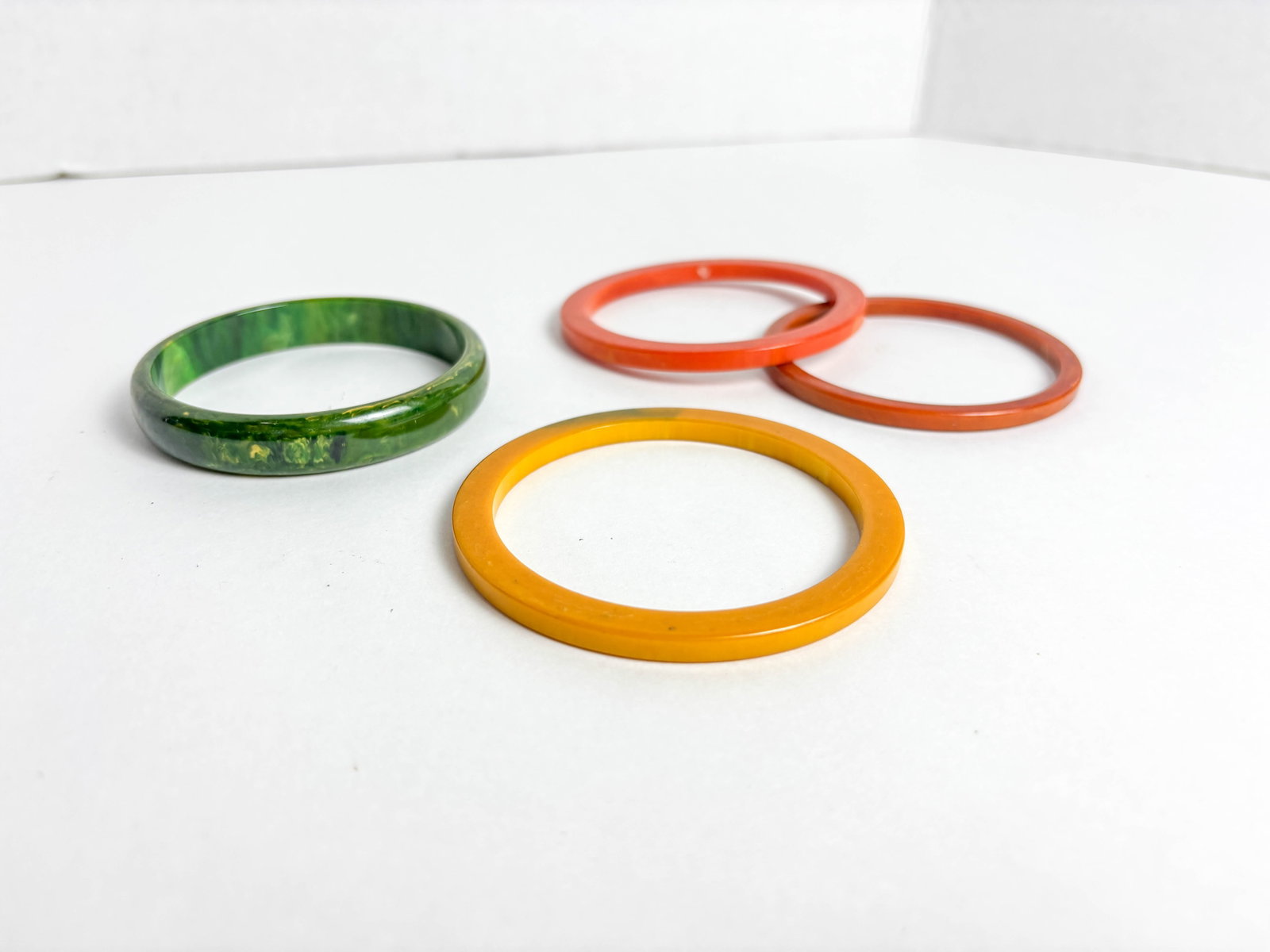 4 Vintage Bakelite Bangles - 3