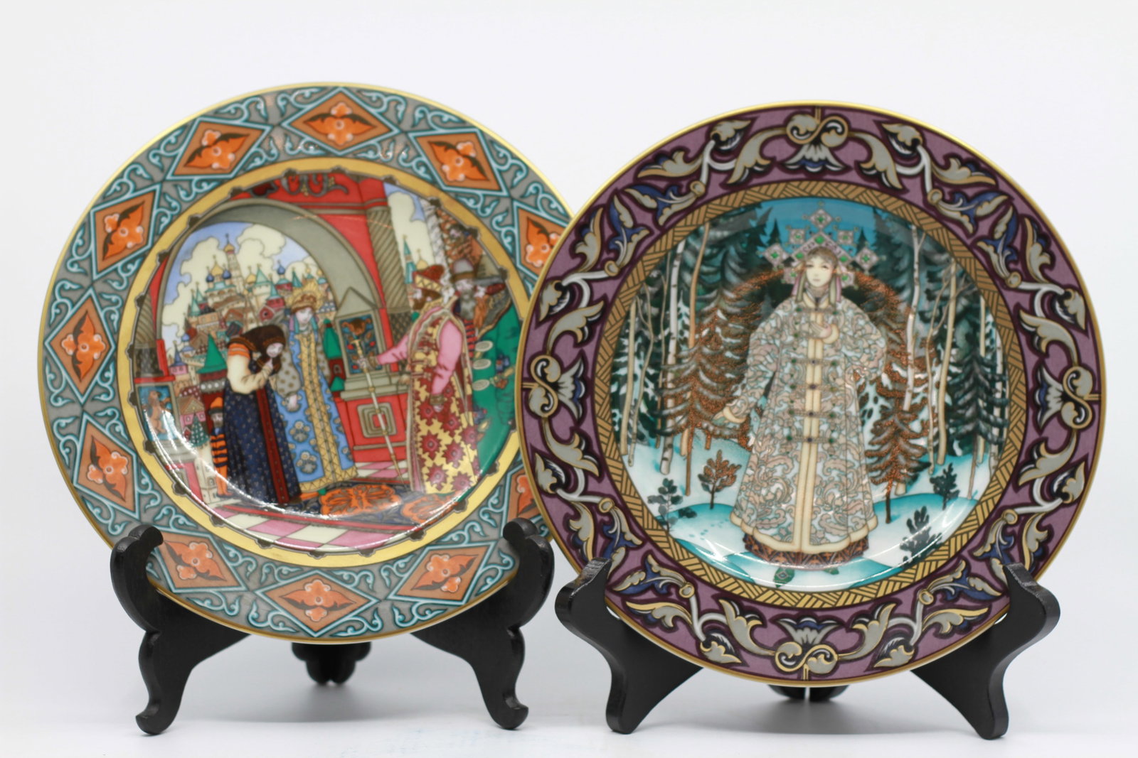 Pair of Villeroy and Boch Heinrich Russian Fairy Tale Plates (1 of 5)