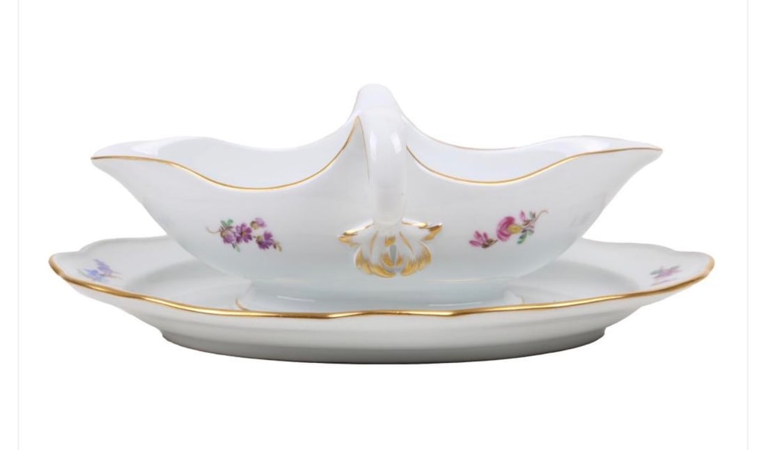 ANTIQUE 1900S MEISSEN HANDPAINTED PORCELAIN BOWL: An antique porcelain bowl manufactured by Meissen. The pieces are delicately painted with polychrome sprays of flowers and feature gilt rims throughout. Marked to the underside with blue crossed sword