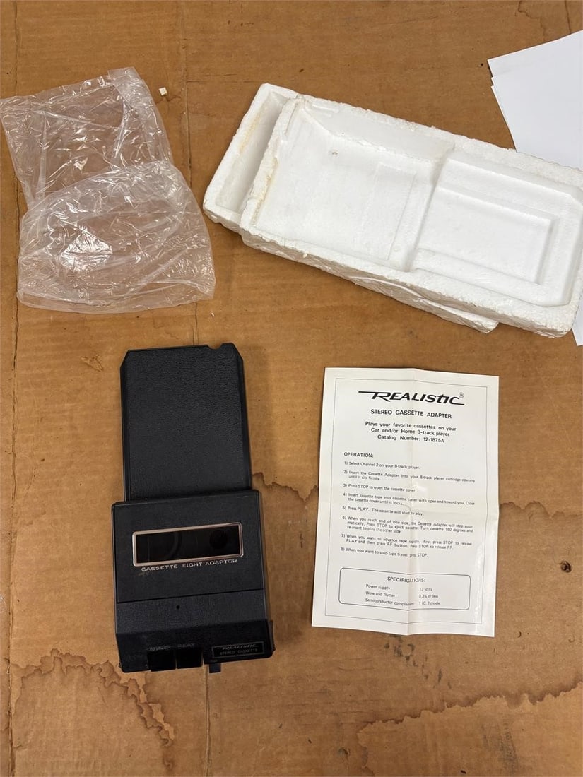 Realistic Stereo Cassette Adapter 8-Track 12-1875A (1 of 2)