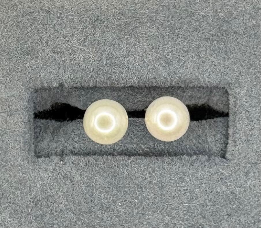 5MM Cultured Pearl 14K Gold Earrings: 0.5 g , Pearl 5mm, Post back 14K Gold