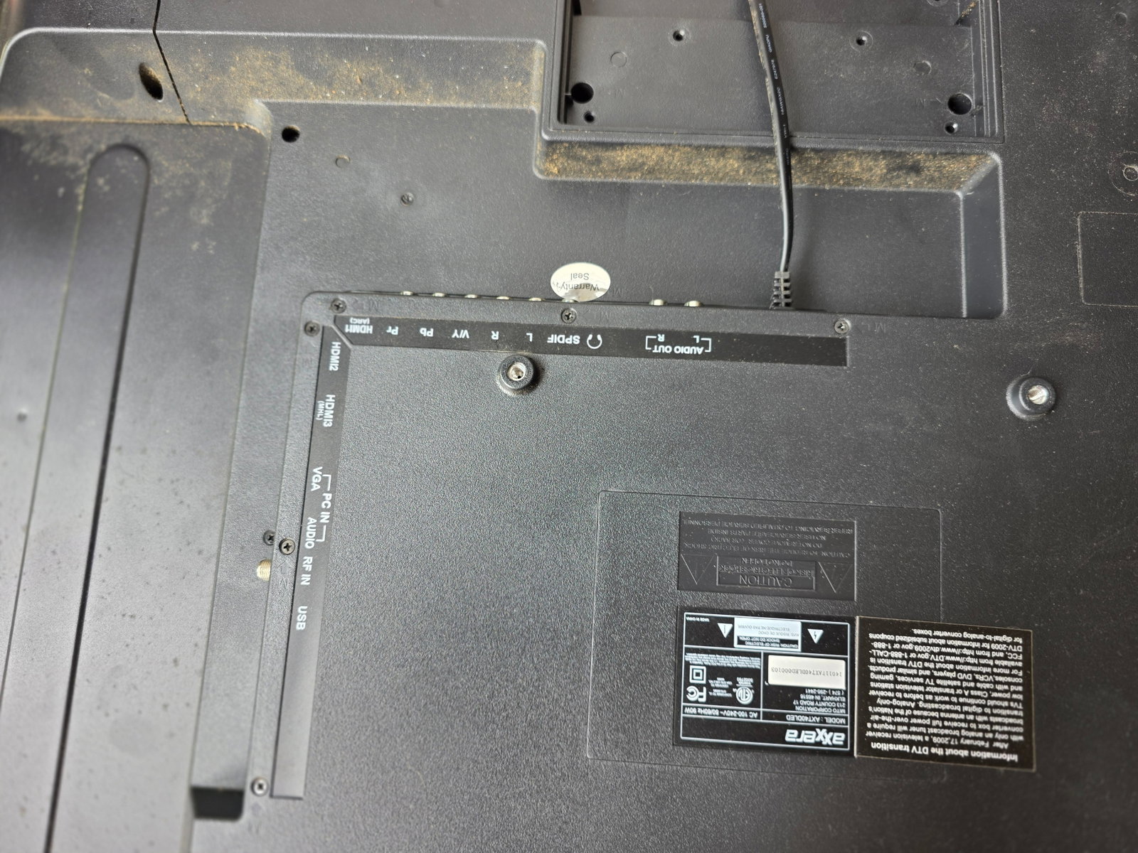Axxera TV with remote - 2
