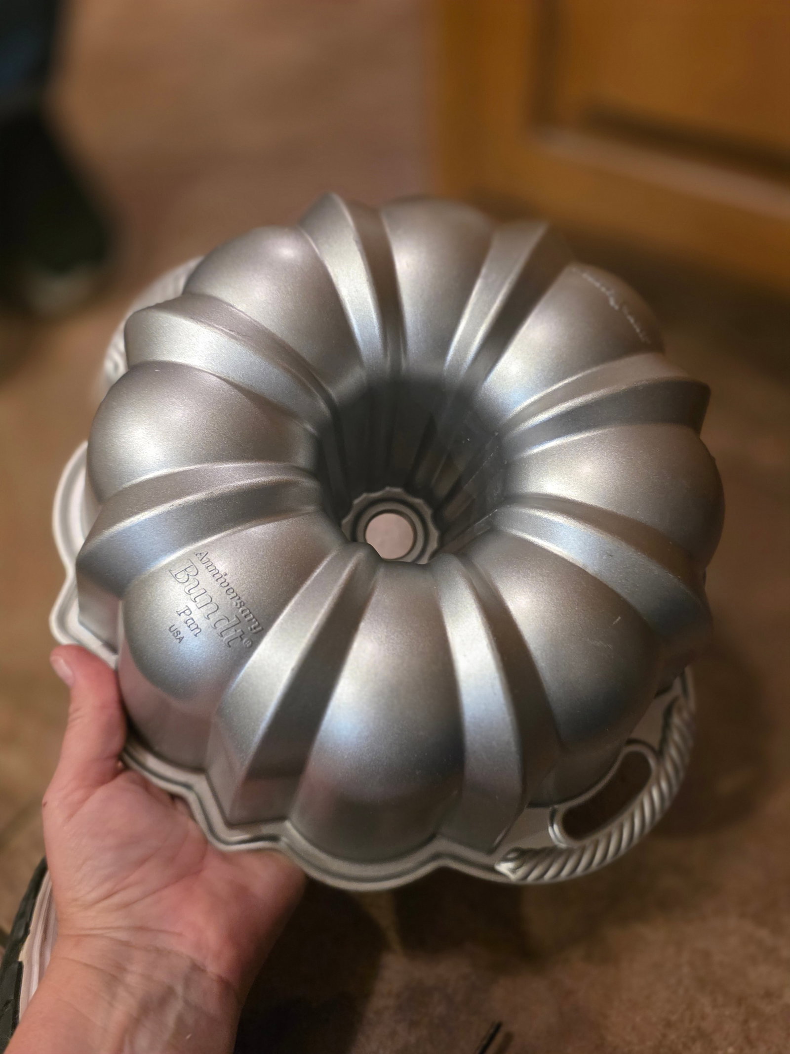 Nordic Ware Bundt Cake Pan – Classic Fluted Design (1 of 3)