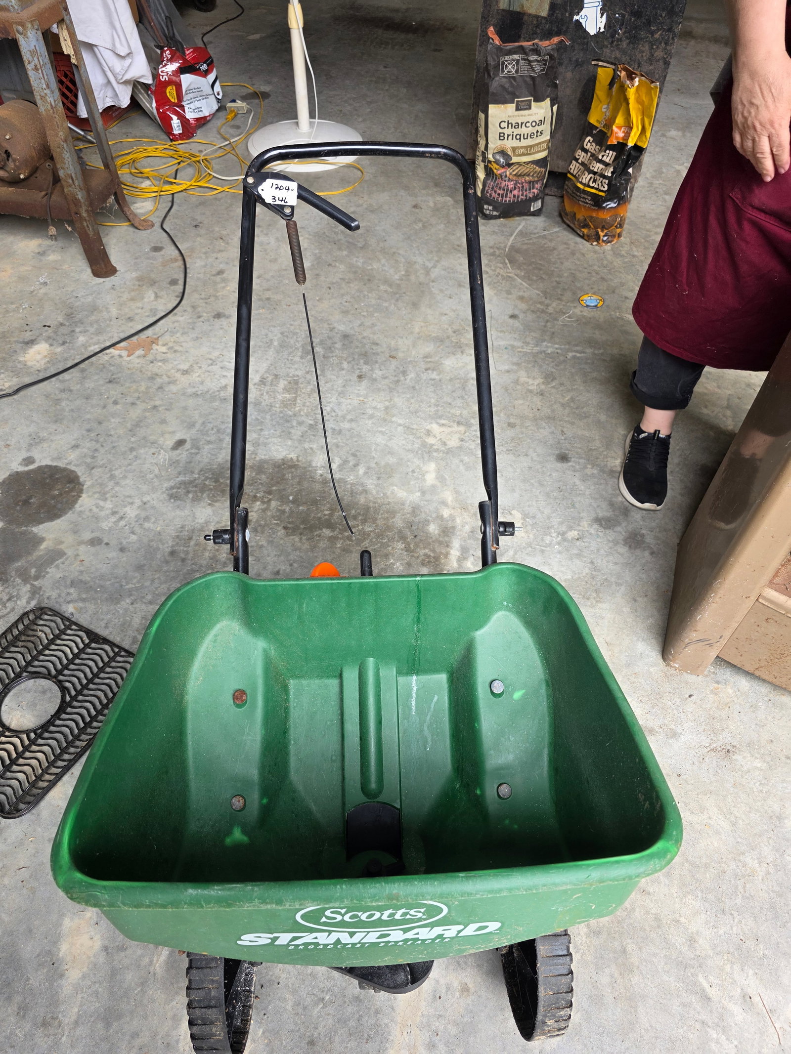 Standard yard spreader: This one is in working condition. Push around the yard and spread seed or granuals.