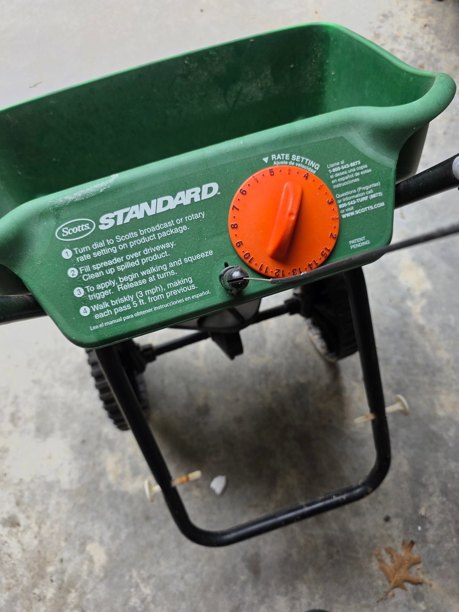 Standard yard spreader - 2