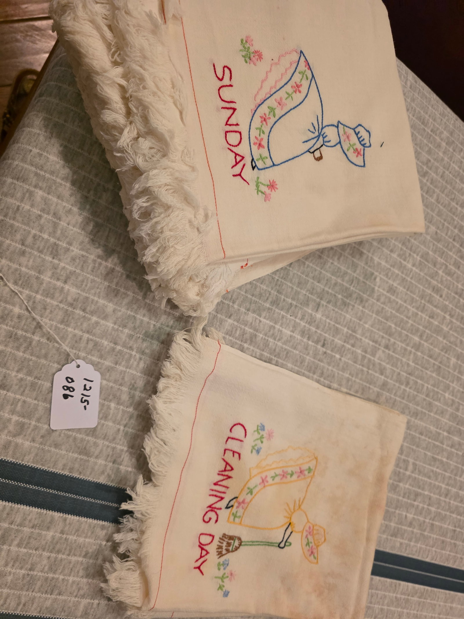 Vintage Extra Large Tea Clothes Dish Drying Towels Hand embroidered (1 of 5)