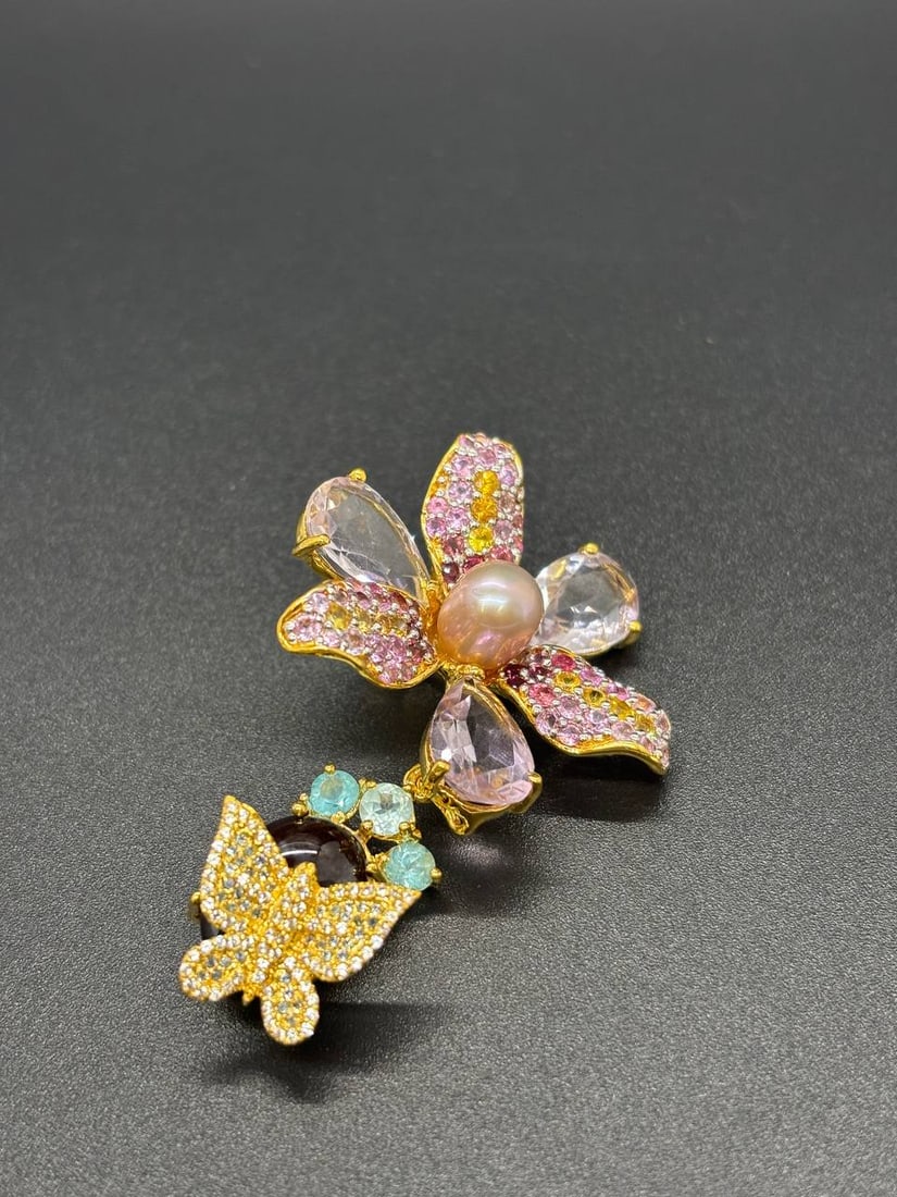 Designer Multistone Floral Brooch: Luxury Floral Brooch – 925 Sterling Silver with Gold Plating An exquisite luxury floral brooch handcrafted in stamped 925 sterling silver and finished with radiant gold plating. This elegant stateme