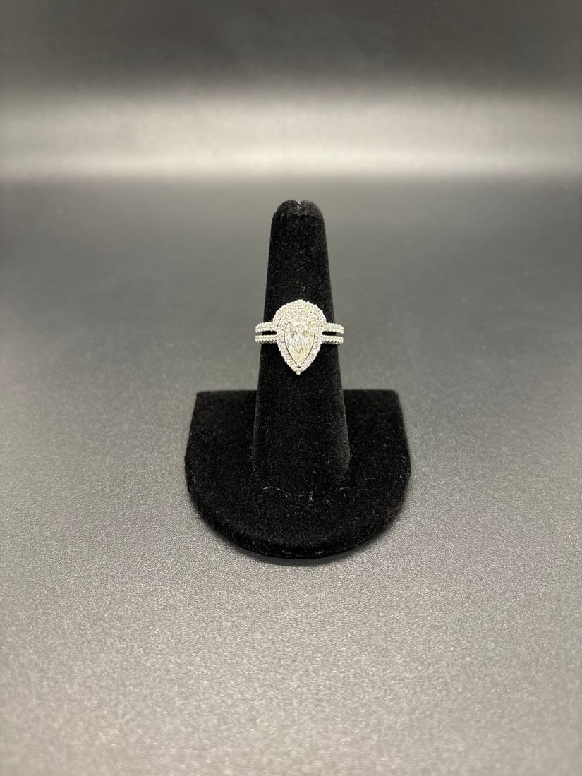 VS1 Pear Lab Diamond Split Shank 18K Ring - 3