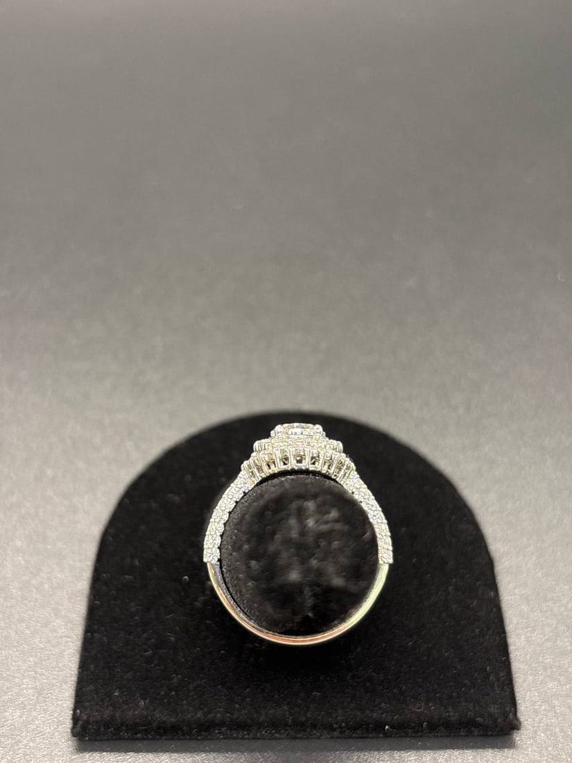 VS1 Pear Lab Diamond Split Shank 18K Ring - 7