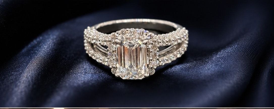 Split Band Emerald Lab Diamond 18K Ring - 2