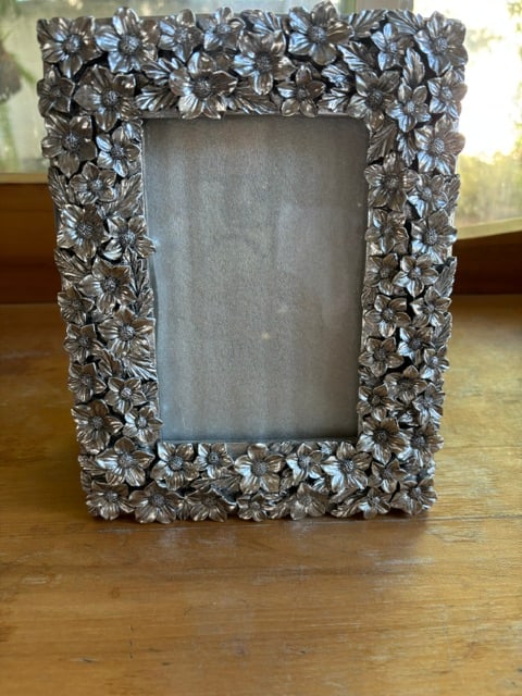 Bella Lux Silver Toned Floral Appliques Table Top Picture Frame (1 of 3)