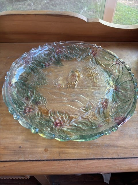 Crystal Clear Studios 1993 EVERGREEN WREATH 13" Platter-Made in Japan Horse Farm: JapanShapeRoundColorMulticolorMaterialGlassYear Manufactured1993MPN312260VintageYesBrandCrystal Clear StudiosTypePlatterThemeHorsesProduction StyleHand Panted