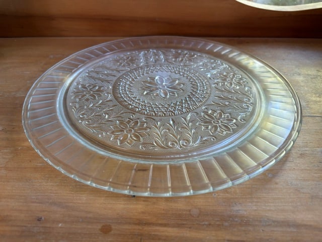 TIARA Sandwich Clear Cake Plate 13": TiaraPatternSandwichTypePlatterShapeRoundColorClearMaterialGlassProduction StylePressed GlassVintageYes