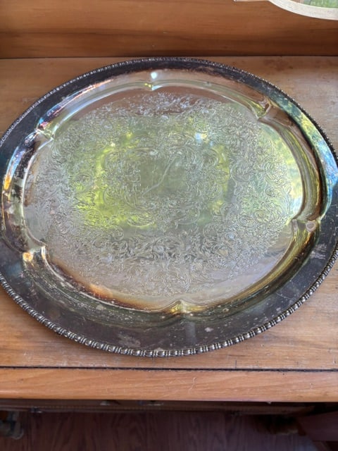 Vintage Wm Rogers & Son 16" Round Silverplate Serving Tray "Spring Flowers" 2072 (1 of 4)