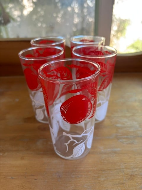 Vintage Juice Glass Featuring Apples - Set of 5 (1 of 4)