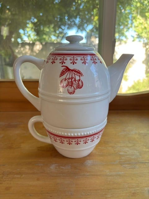 Individual Teapot & Lid with Cup Delicious (1 of 4)
