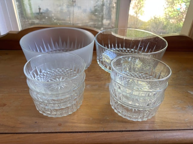 Vintage Diamant Salad Bowl Set - Arcoroc France Crystal, 8-piece (1 of 8)