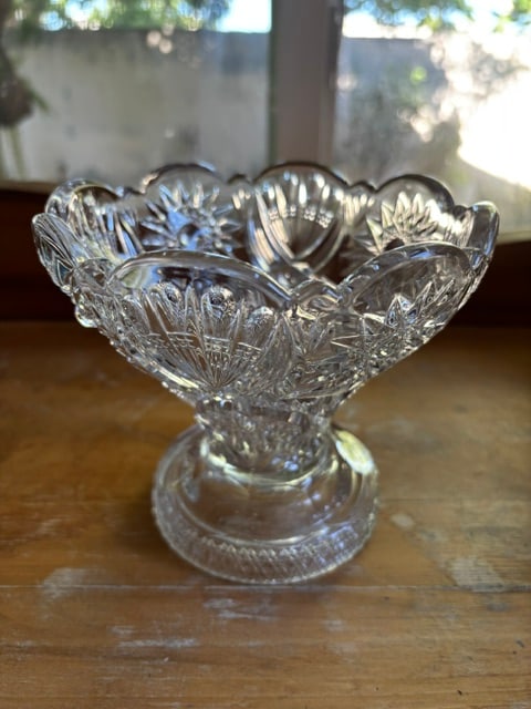 BEAUTIFUL EAPG Vintage Pressed Glass PEDESTAL COMPOTE Fruit Bowl Style: Stunning and very old vintage pressed glass bowl Stands 5.5" tall, 6.5" wide at the top It's in pristine condition, with no chips, scratches, or signs of use Lovely piece and pattern that reflects the