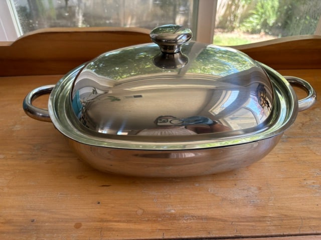 Stainless steel oval roaster with a high-domed lid - 5 quart (1 of 4)
