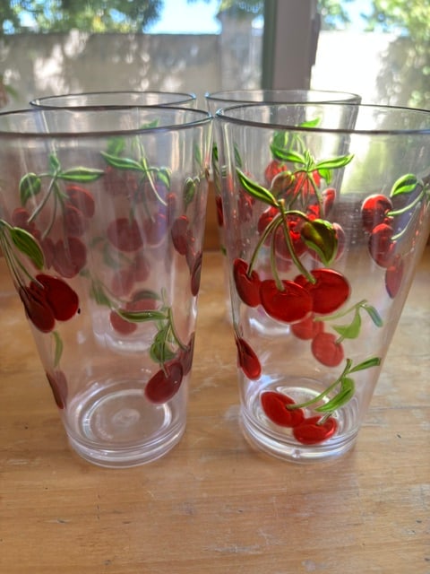 Vintage-style cherry drinking cups, acrylic, set of 4 (1 of 3)