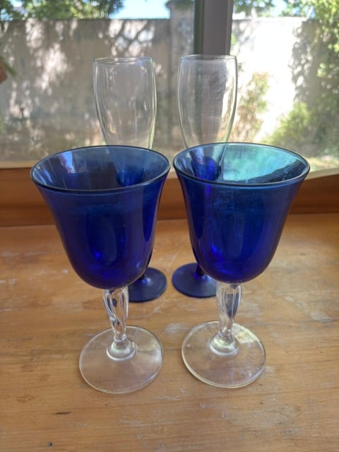 Mixed Set - Blue Wine and Champagne Glasses (1 of 4)