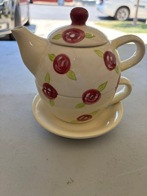 Royal Norfolk ceramic tea-for-one set (1 of 4)