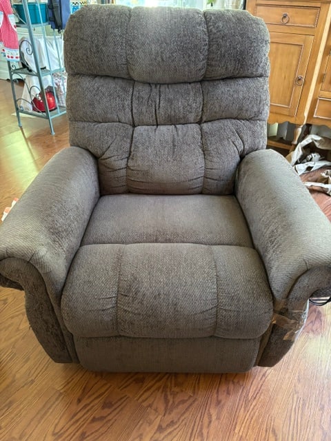 Signature Design by Ashley Ernestine Power Lift Adjustable Recliner for Elderly, Gray: The Signature Design by Ashley Ernestine Power Lift Recliner features a plush, textured fabric in a dark gray or slate color. Brand/Model: Signature Design by Ashley Ernestine.Function: Power lift mec