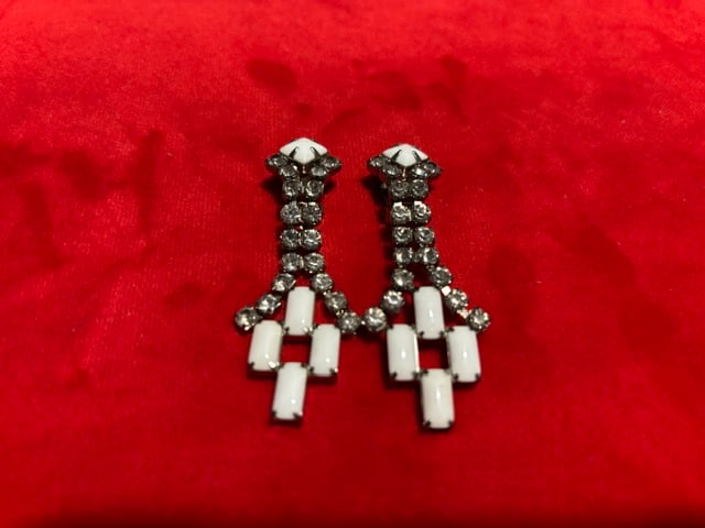 Vintage Milk Glass Rhinestone Drop Clip On Earrings White Glass Dangle 2.5” (1 of 5)
