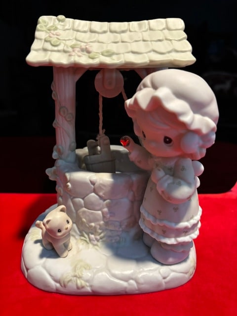 Precious moments "Wishing You Were Here" Music Box Figurine Vintage Collectible: Precious moments "Wishing you were here" Music BoxProduct DetailsApproximate Dimensions: Height: 6.5" x Length: 5" x Width: 5"No original box included—sold as-is for display or parts.Precious