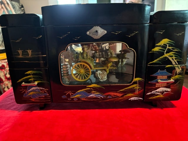 Vintage Japanese black lacquered 1940s large jewelry box, Japanese Pagoda hand painted jewelry box (1 of 4)
