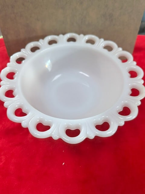 Vintage Lace Edge White Milk Glass Anchor Hocking/Old Colony Serving Bowl 9 1/2" (1 of 4)