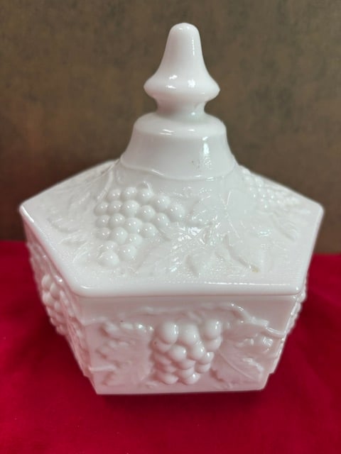 IMPERIAL Milk Glass Grape Pattern Candy Dish Or Trinket Dish W/ Lid Vintage: This is a vintage Imperial Glass white milk glass candy bowl featuring a raised grapevine pattern. The dish has a hexagonal shape with six paneled sides and includes a matching lid with a pointed fini