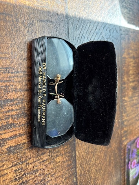 Unbranded Round Vintage Eyeglasses (1 of 5)