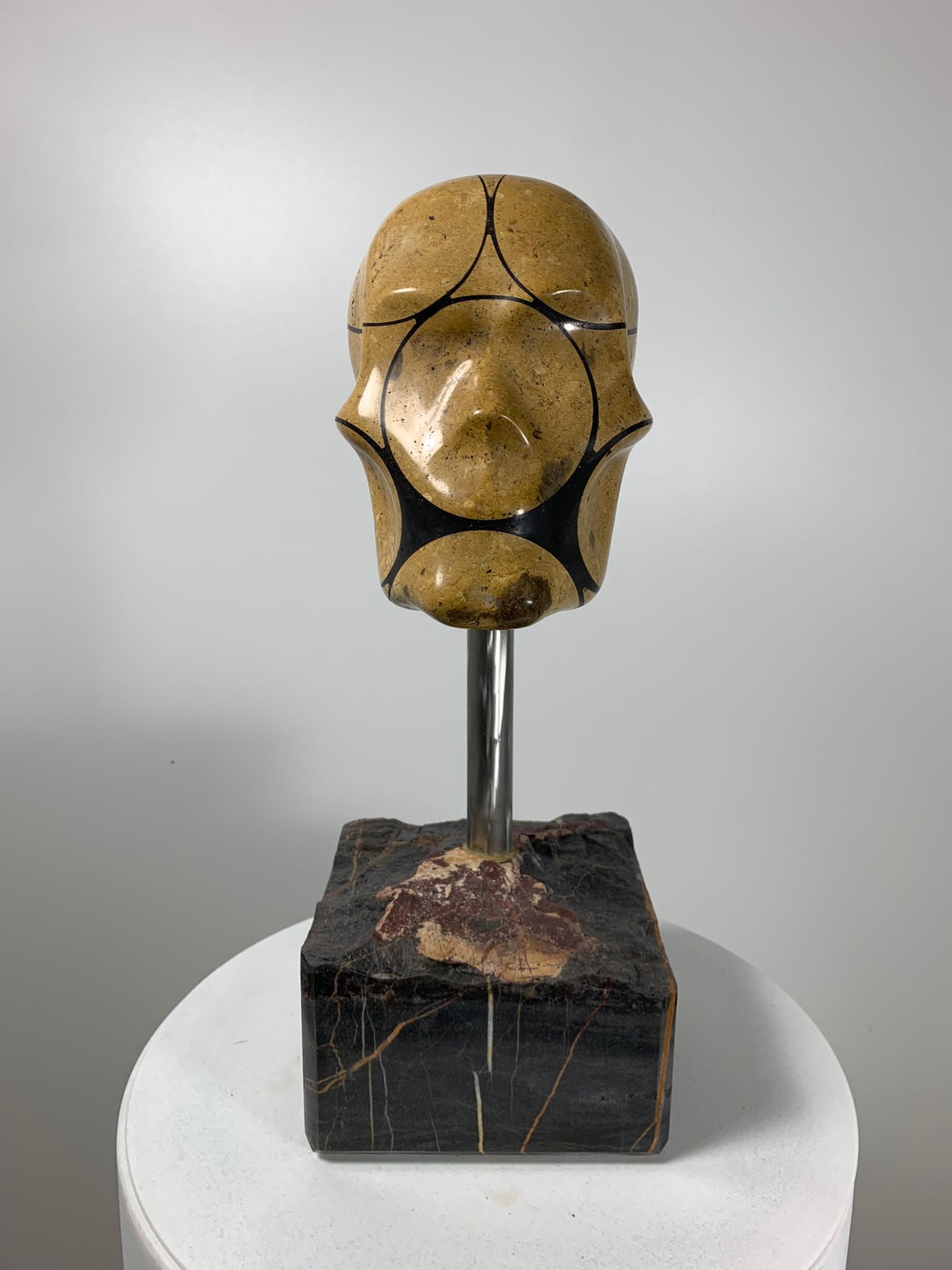 Domenico Ludovico Skull Gold AZ, 2022 Marble for the valley of the Apuan Alps Iranian Travertino - 3
