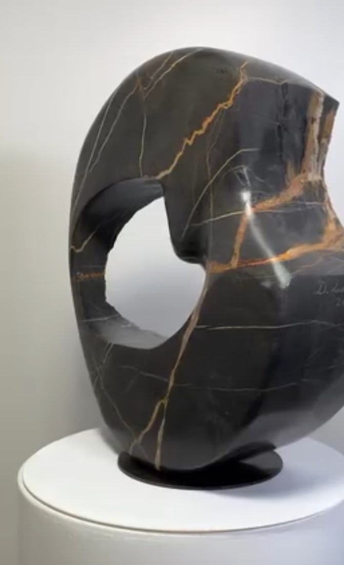 Domenico Ludovico Golden Dream Tondo ( Black and Gold Tondo), 2024 Marble Saint Lauren from the - 4