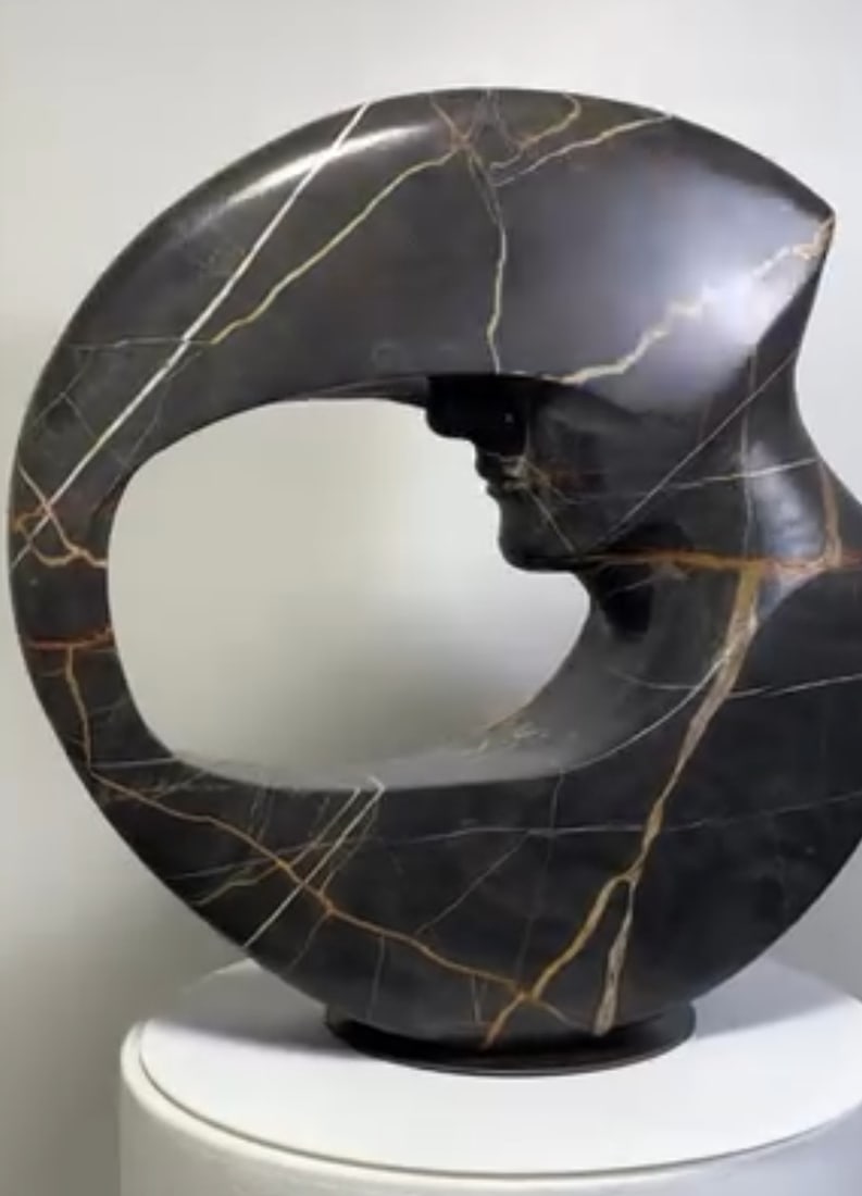 Domenico Ludovico Golden Dream Tondo ( Black and Gold Tondo), 2024 Marble Saint Lauren from the - 5