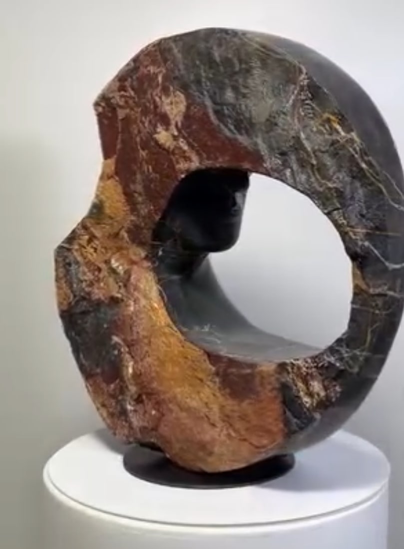 Domenico Ludovico Golden Dream Tondo ( Black and Gold Tondo), 2024 Marble Saint Lauren from the - 6