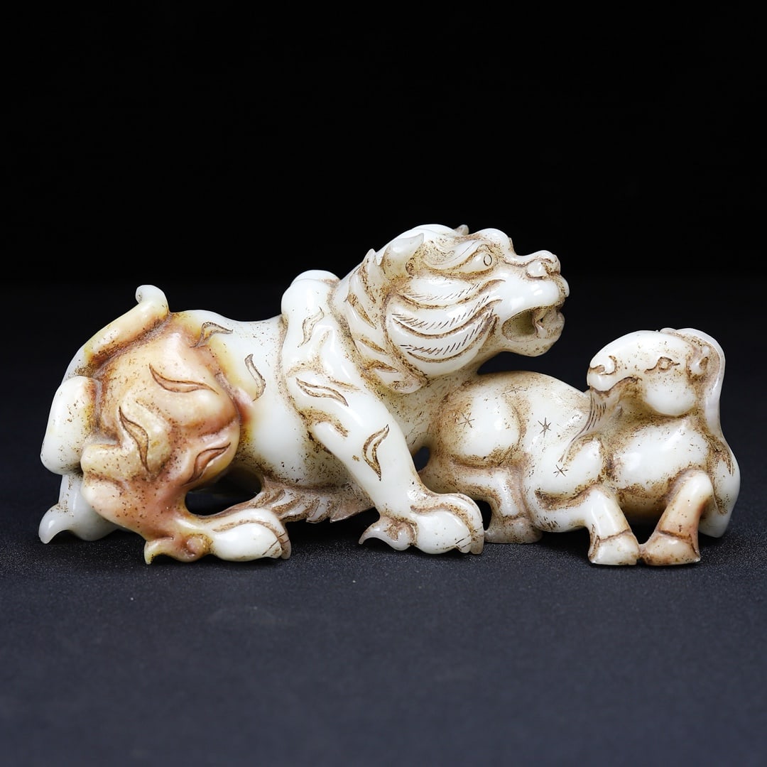 Old Collection Hetian Jade Carved Tiger Statue (1 of 10)